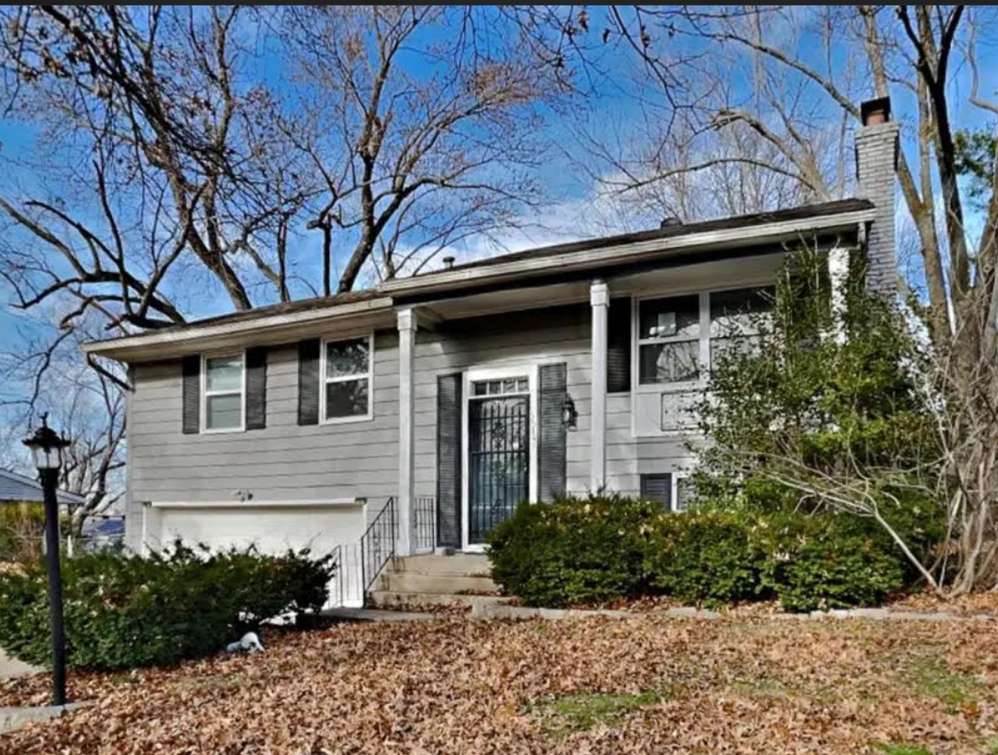 Lenexa House: 12944 W 99th St