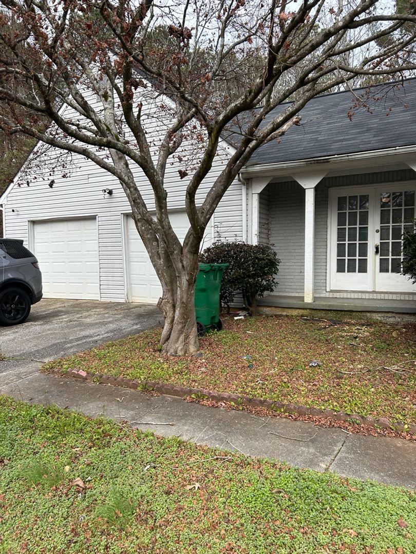 Lithonia House: 5332 Winslow Xing