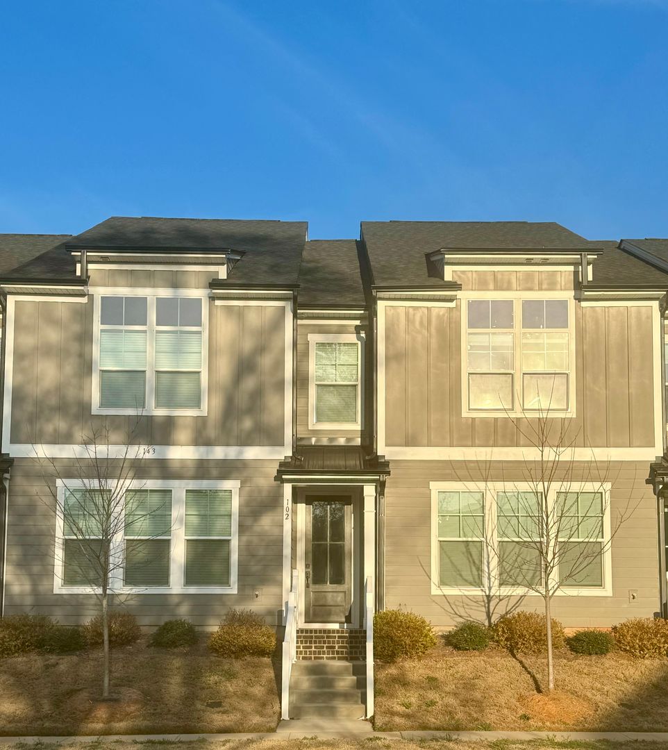 Mooresville House: 143 Carriage Club Dr