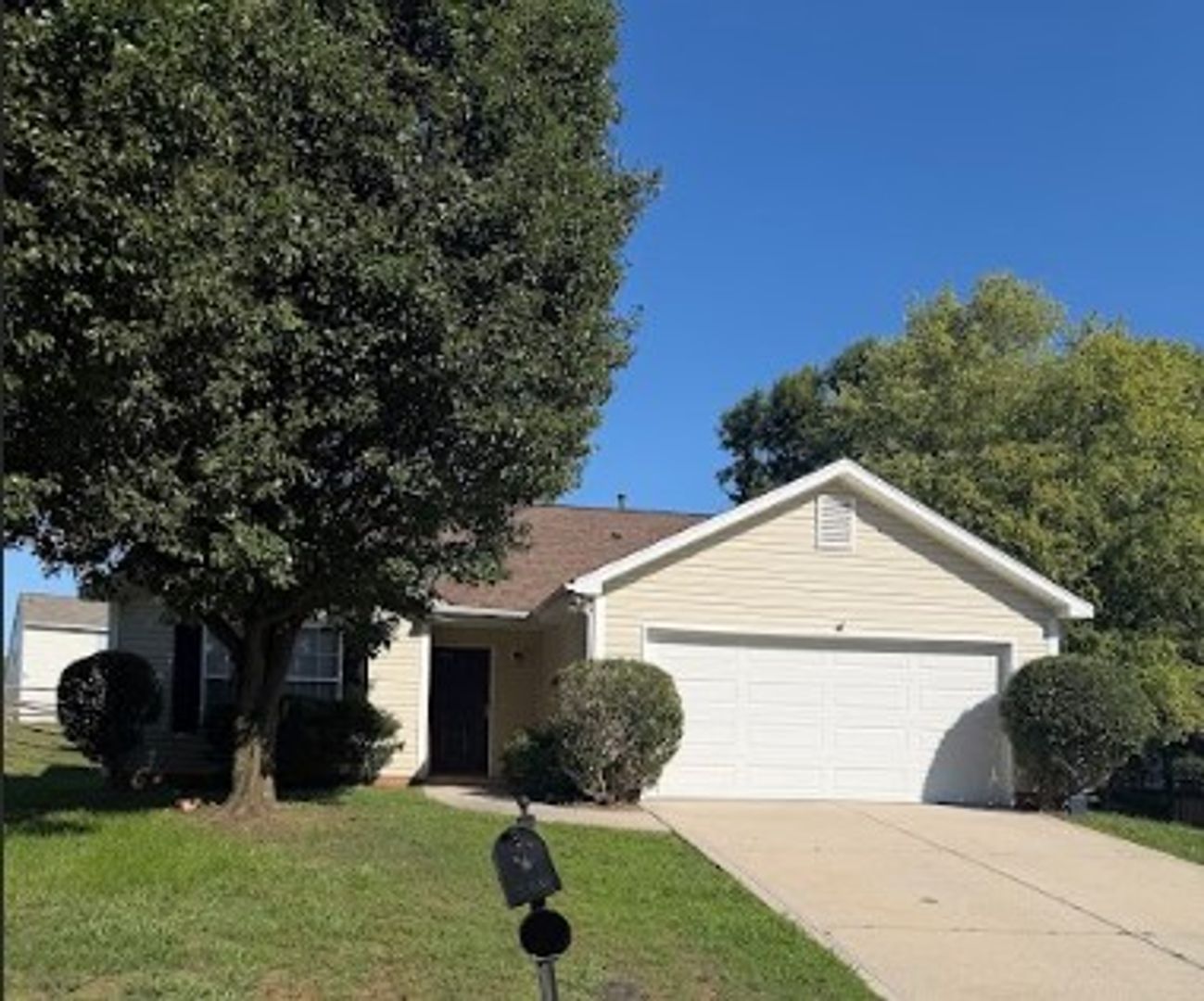 Monroe House: 2420 Damascus Dr