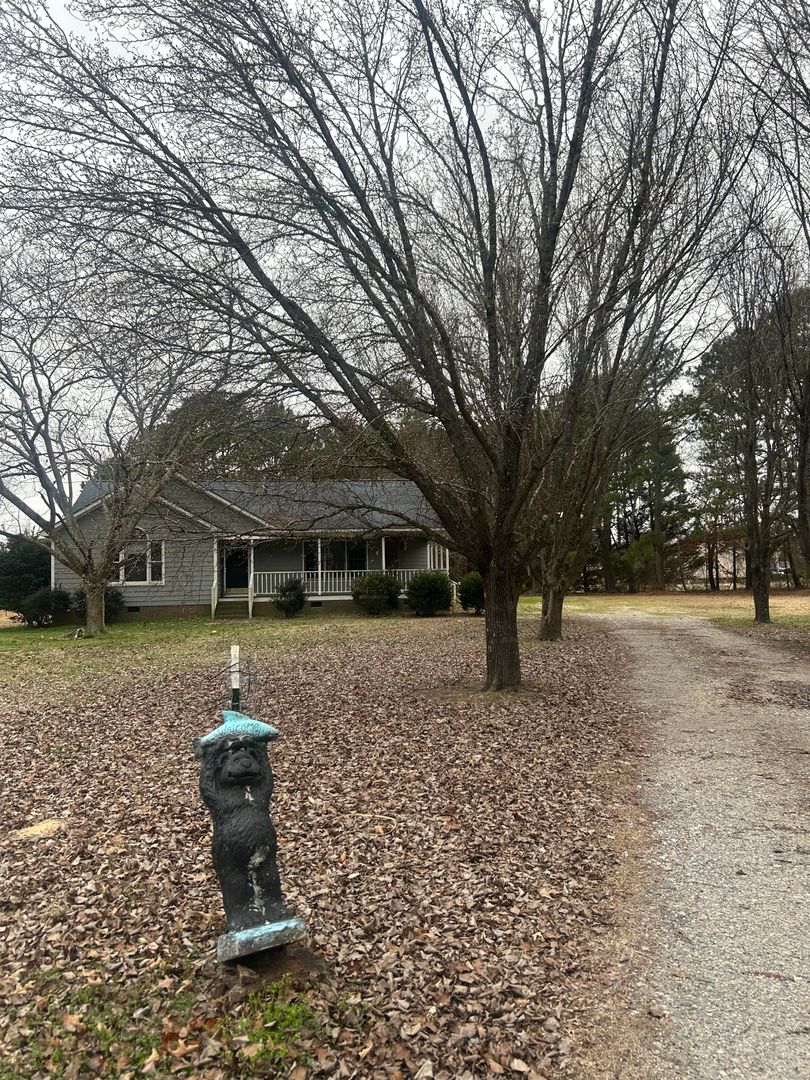 Garner House: 812 Stephanie Pl