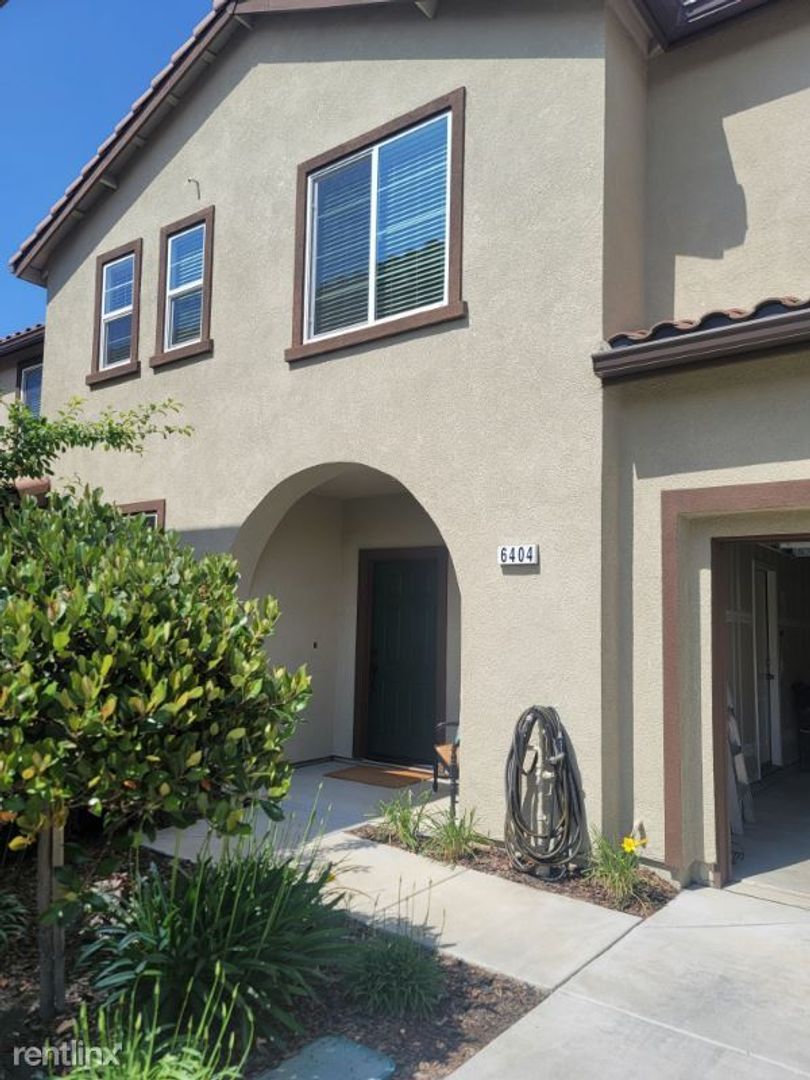 Fair Oaks House: 6404 Brando Loop