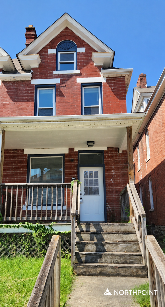 Columbus House: 285 S Champion Ave