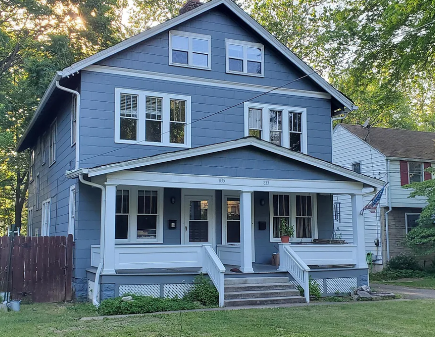 Bexley House: 833 College Ave