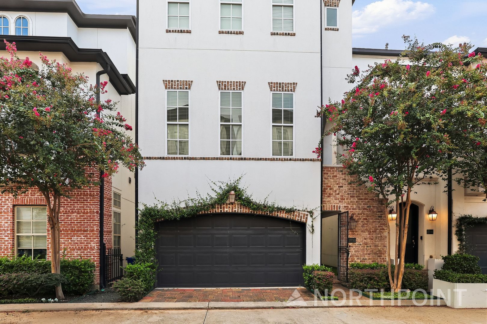 Houston House: 2710 Cohn Gdn