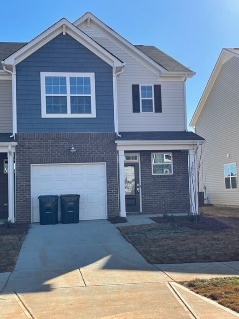 Charlotte House: 13939 Castle Nook Dr