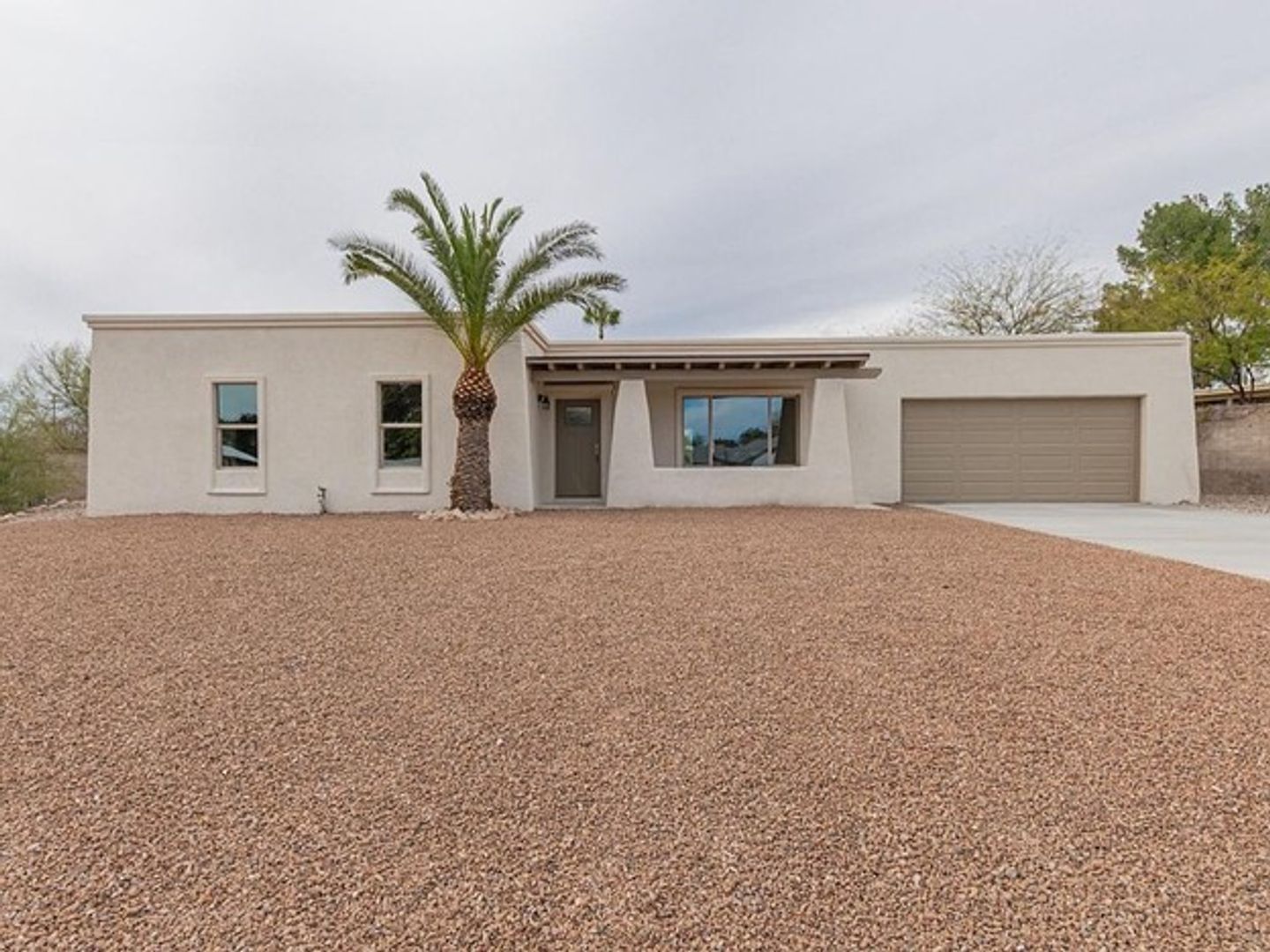 Tucson House: 5225 N Whispering Hills Ln