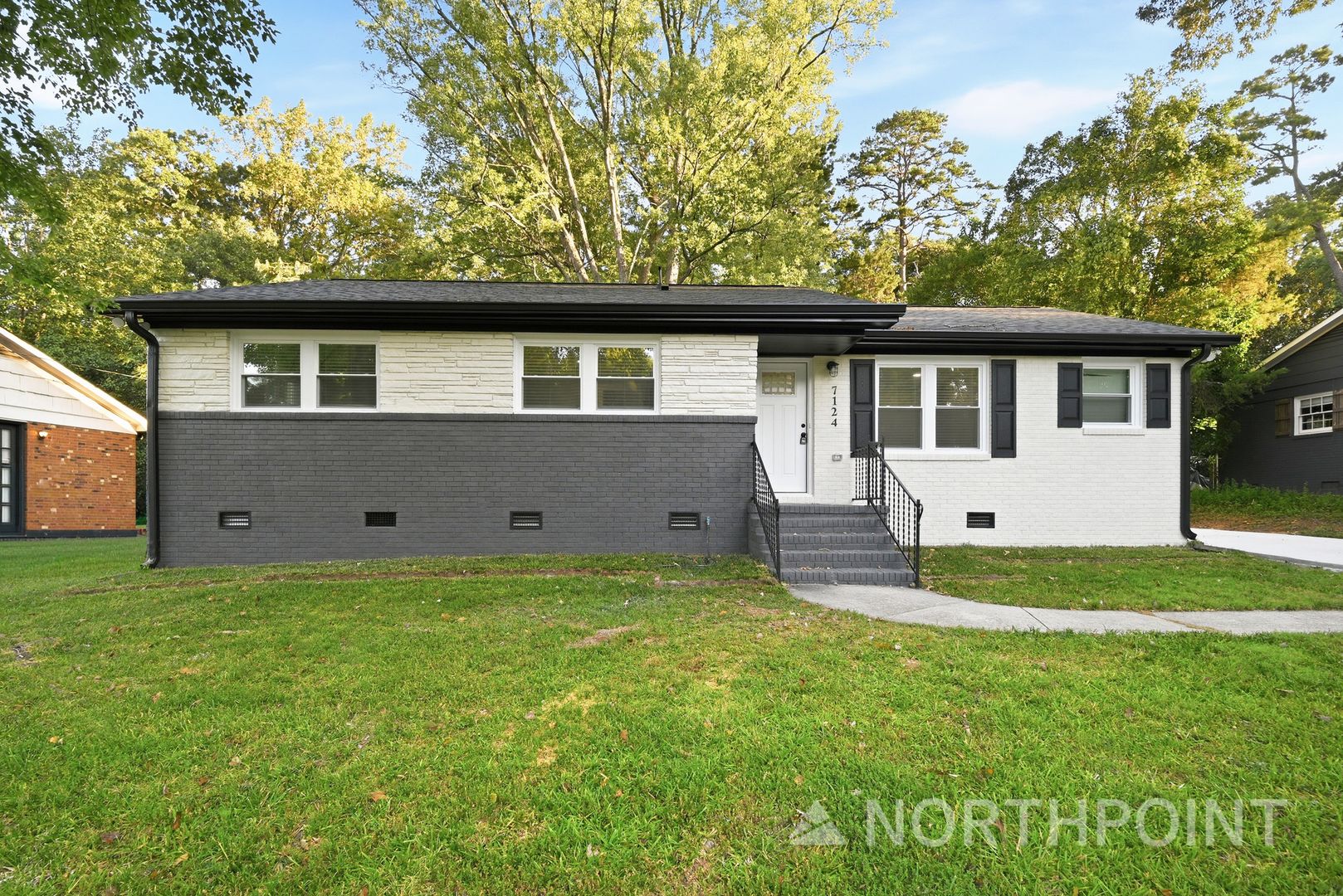 Charlotte House: 7124 Sherbourne Dr