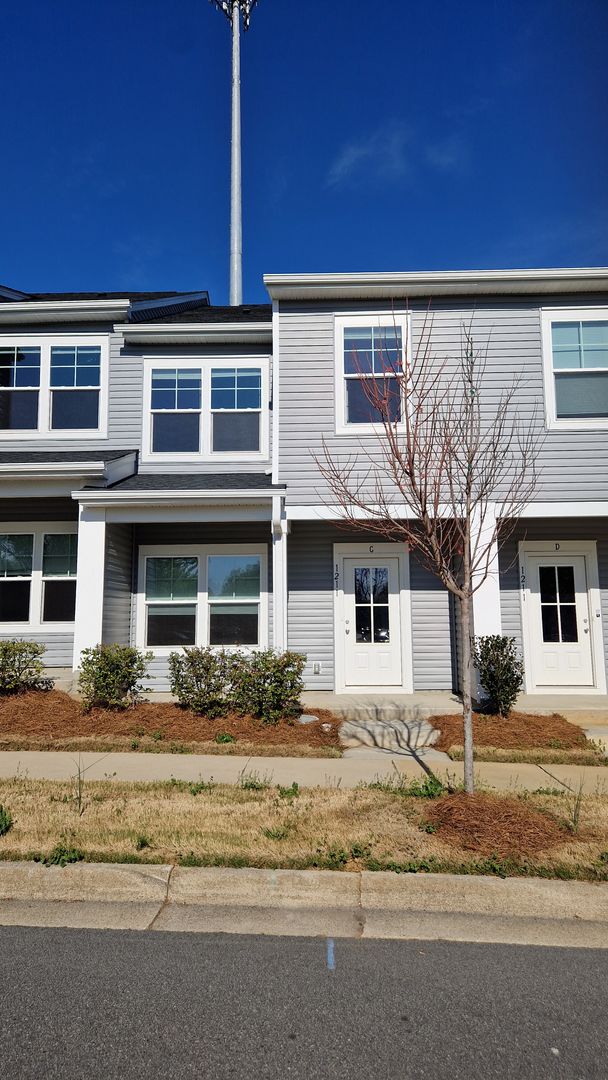 Mooresville Townhome: 1211 Pine St