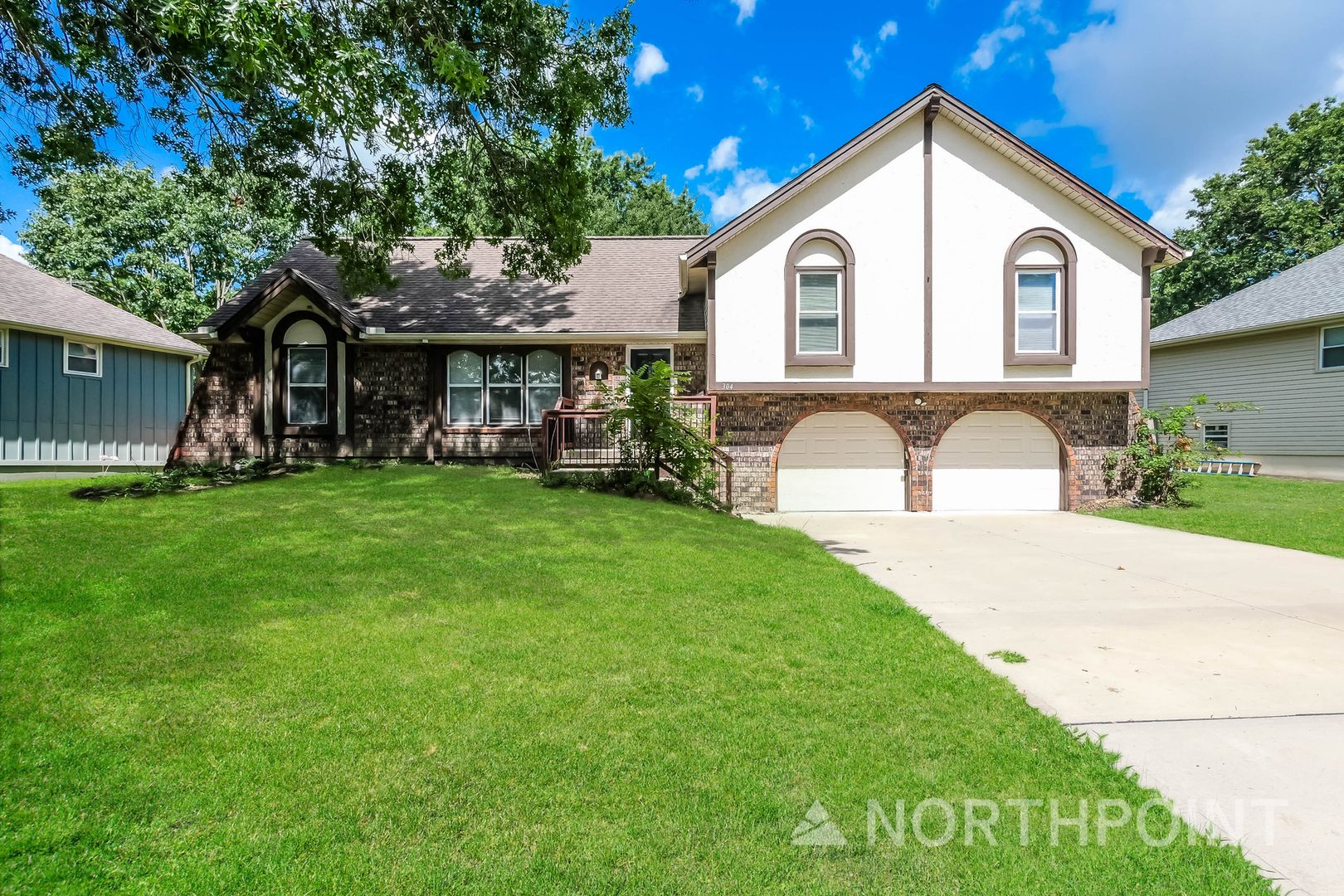 Raymore House: 304 Johnston Dr