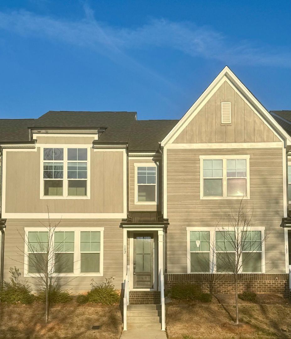 Mooresville House: 137 Carriage Club