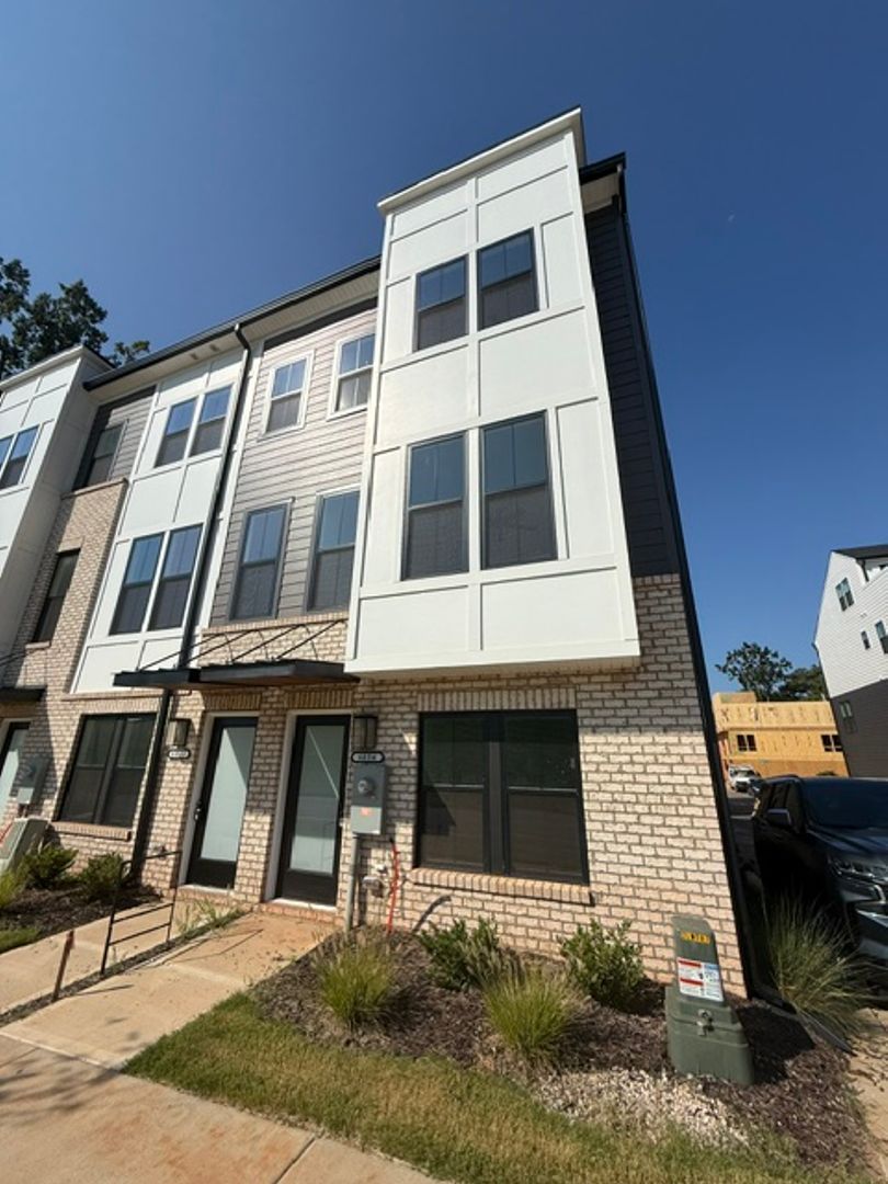 Charlotte Townhome: 6034 Old Pineville Rd