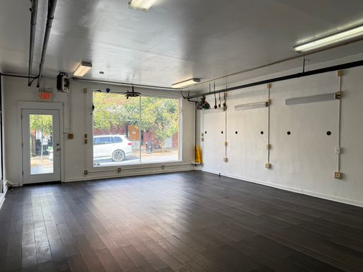 Barber Shop / Salon / Commercial Space / Store Front - Great Location with bathroom! – photo 1