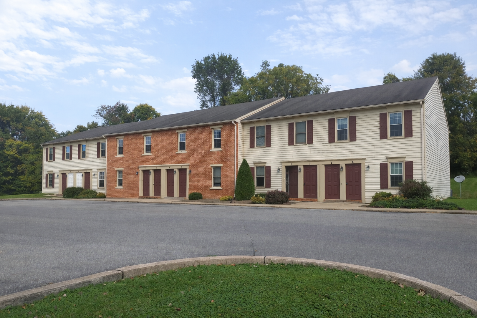 Lancaster Apartment: 405 Judie Lane