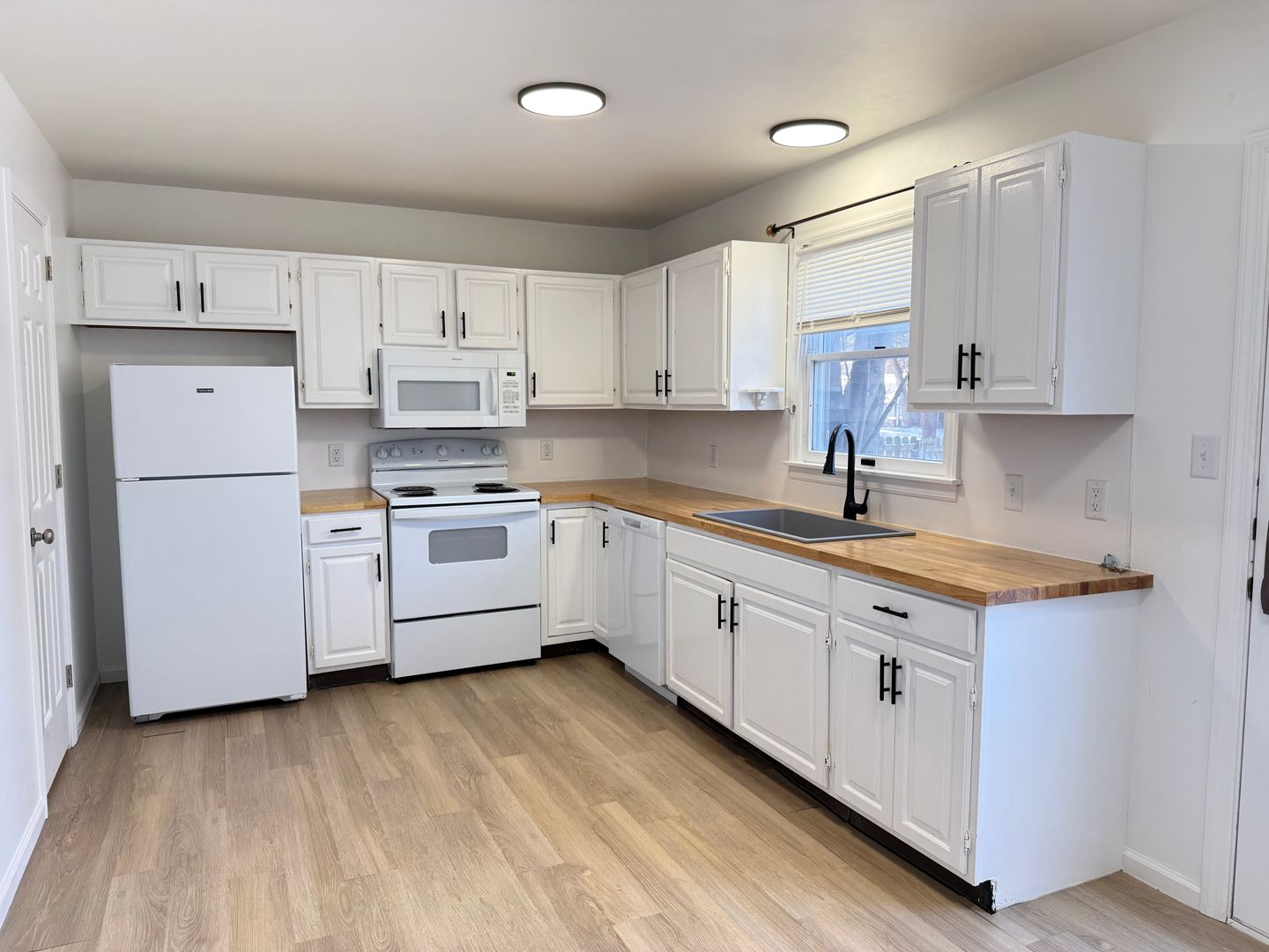 Elizabethtown House: 76 Cranfield Ct.