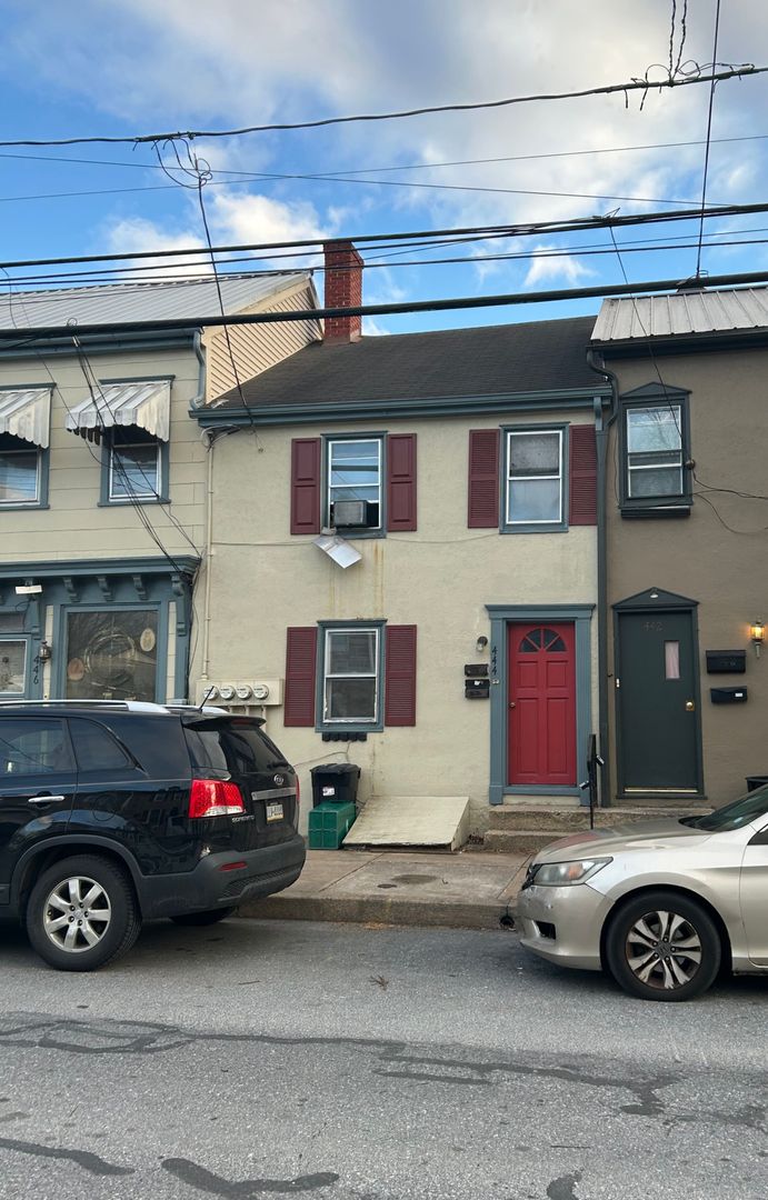 Columbia Apartment: 440-448 Union St.