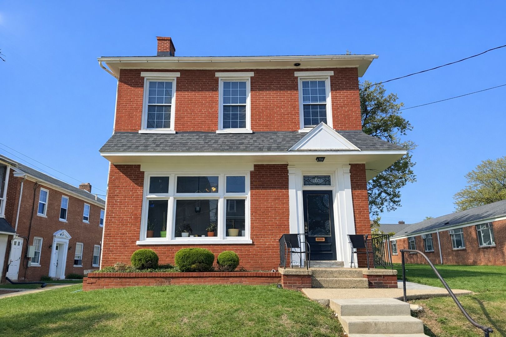 Lititz Apartment: 107 S. Broad St.