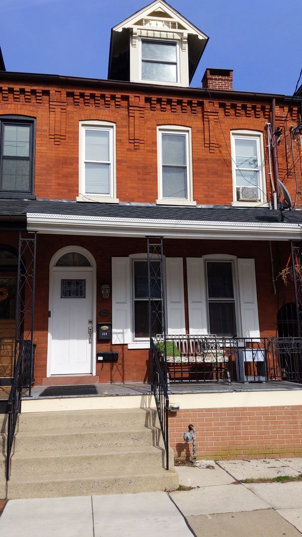 Lancaster Apartment: 319 N. Charlotte St.