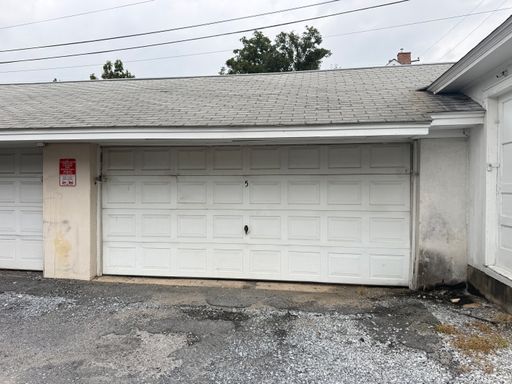 2 Car Garage in Lititz Prime Location - FREE APPLICATION