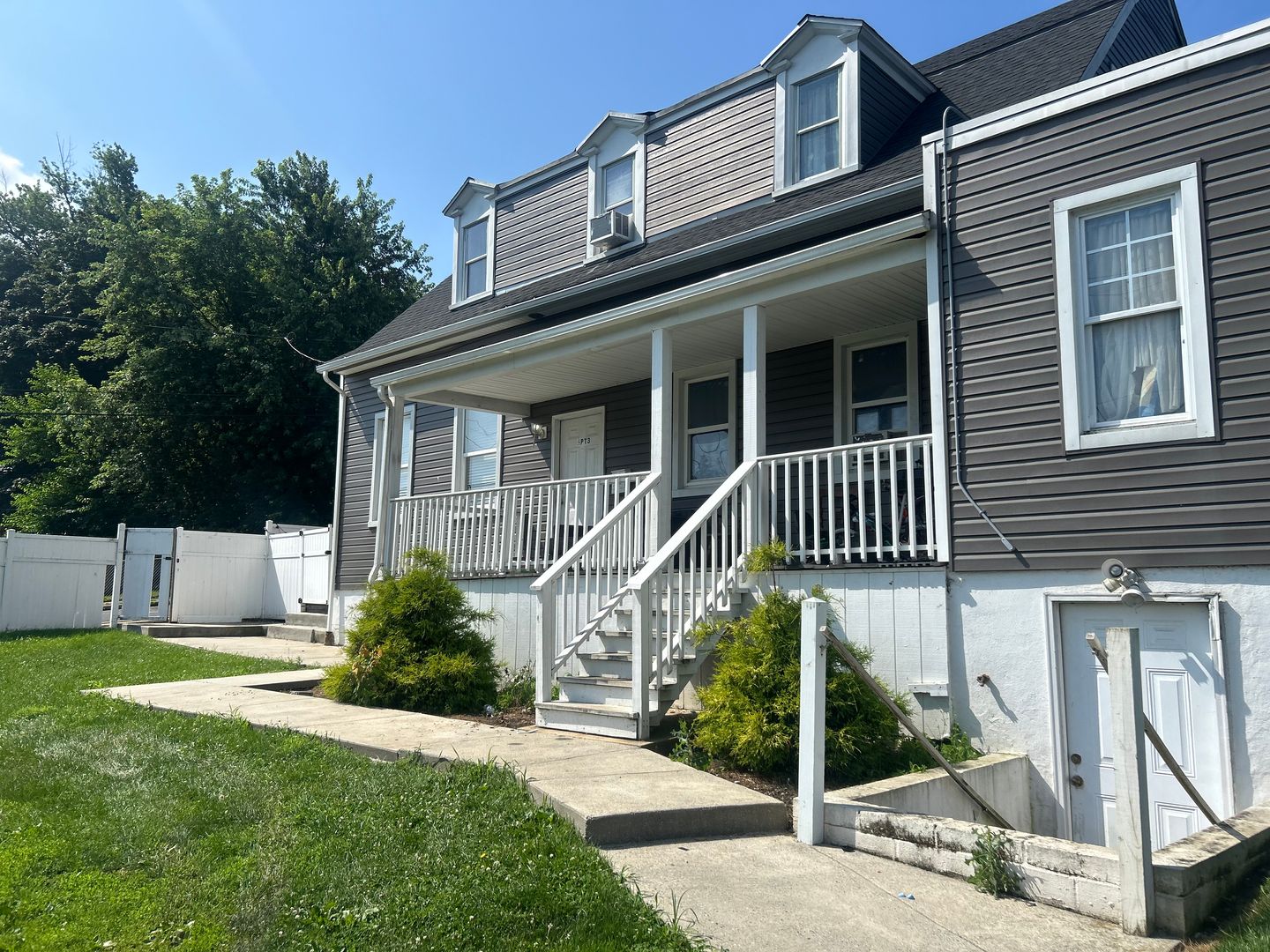 Lancaster Apartment: 613 Fremont St.