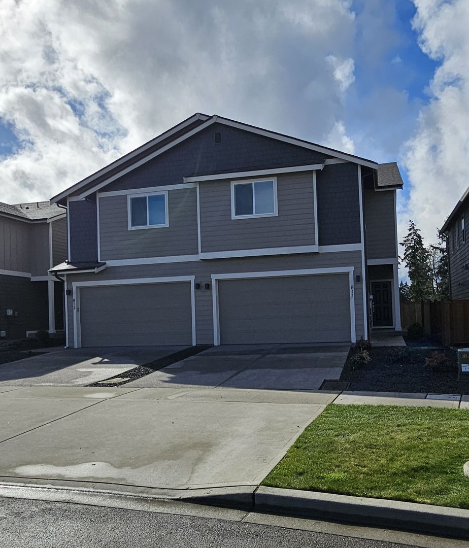 Olympia House: 811 Vine Maple St SE