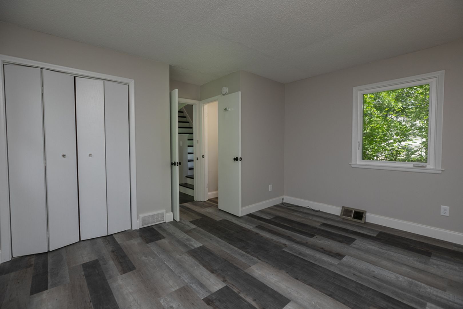 8 18th Ave SW 11 of 12