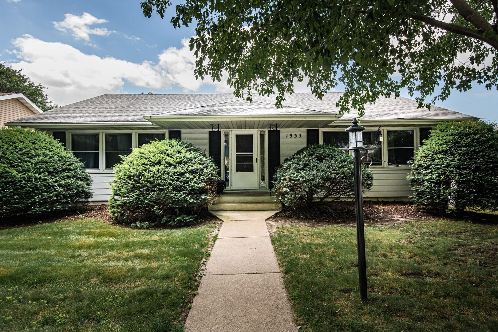 Rochester Apartment: 1933 3rd Ave NW