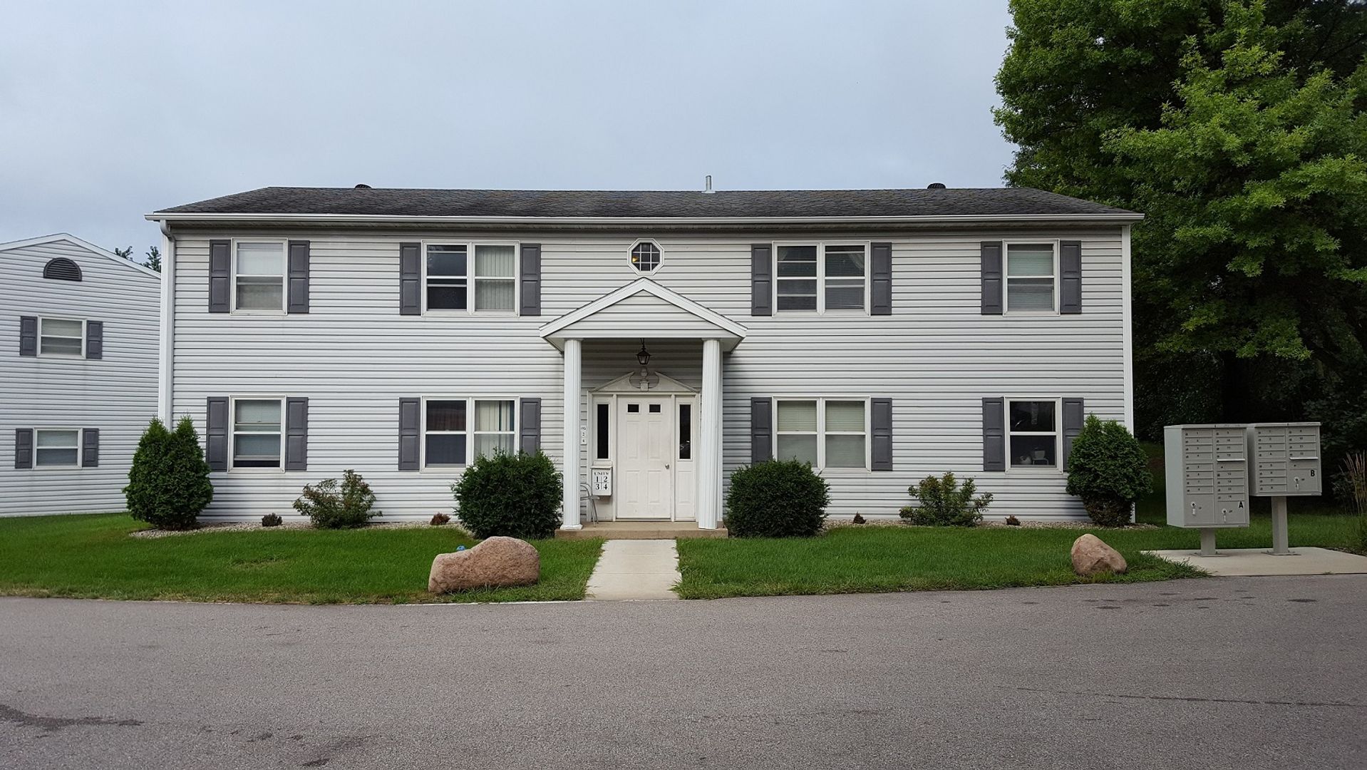 Rochester Apartment: 1901 26th Ave NW