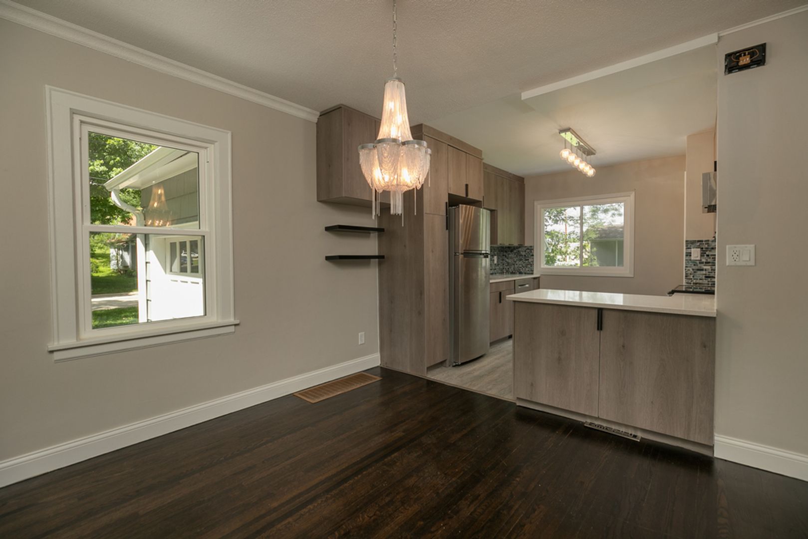 8 18th Ave SW 2 of 12