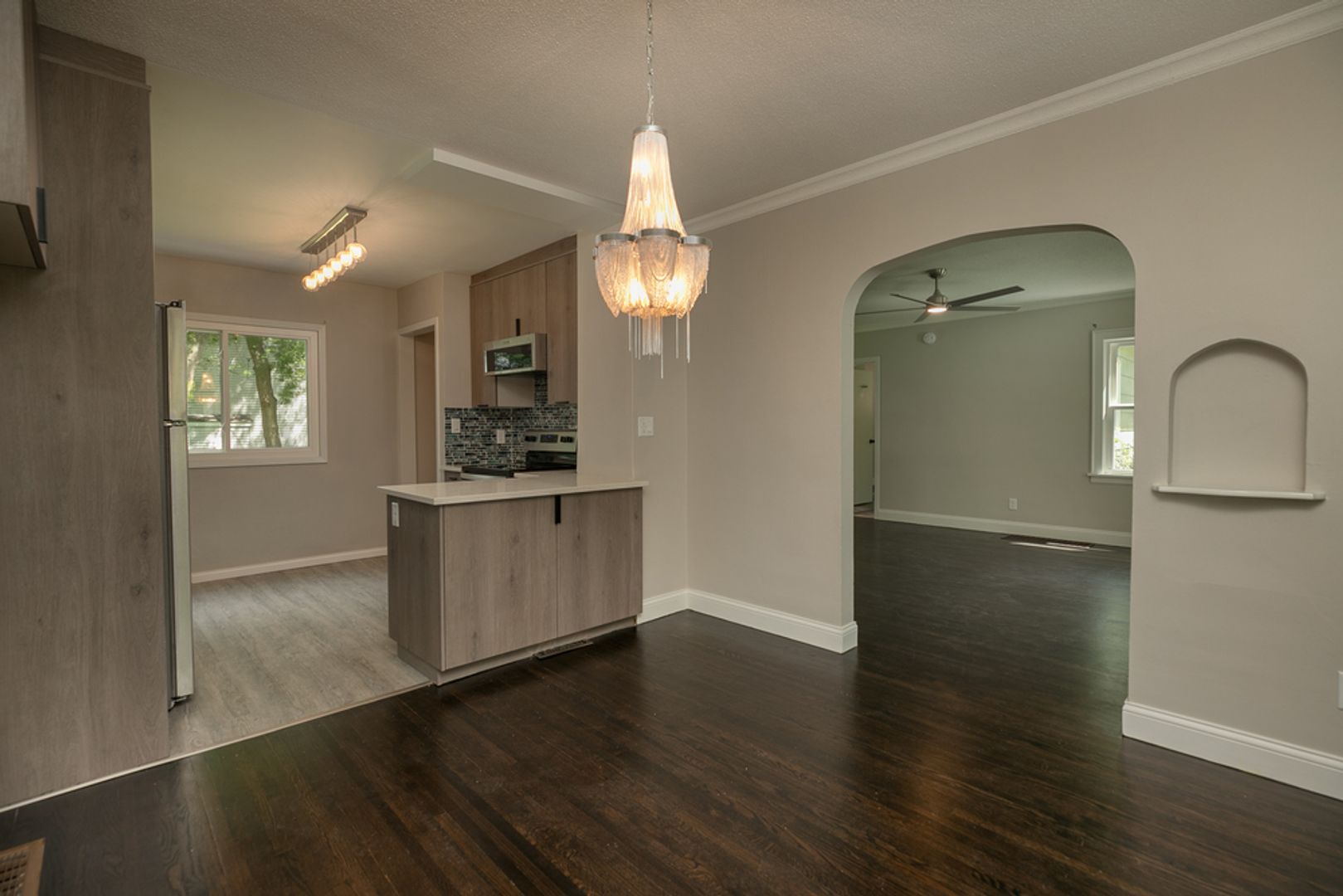 8 18th Ave SW 5 of 12
