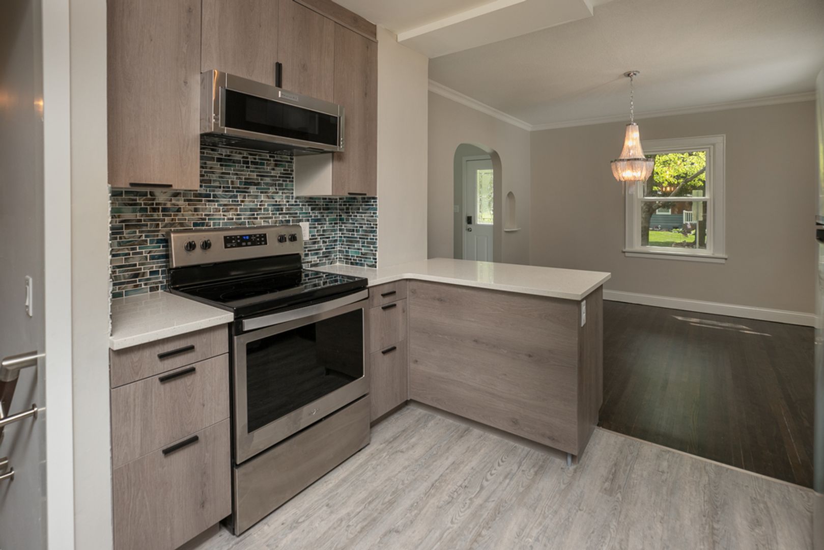 8 18th Ave SW 3 of 12