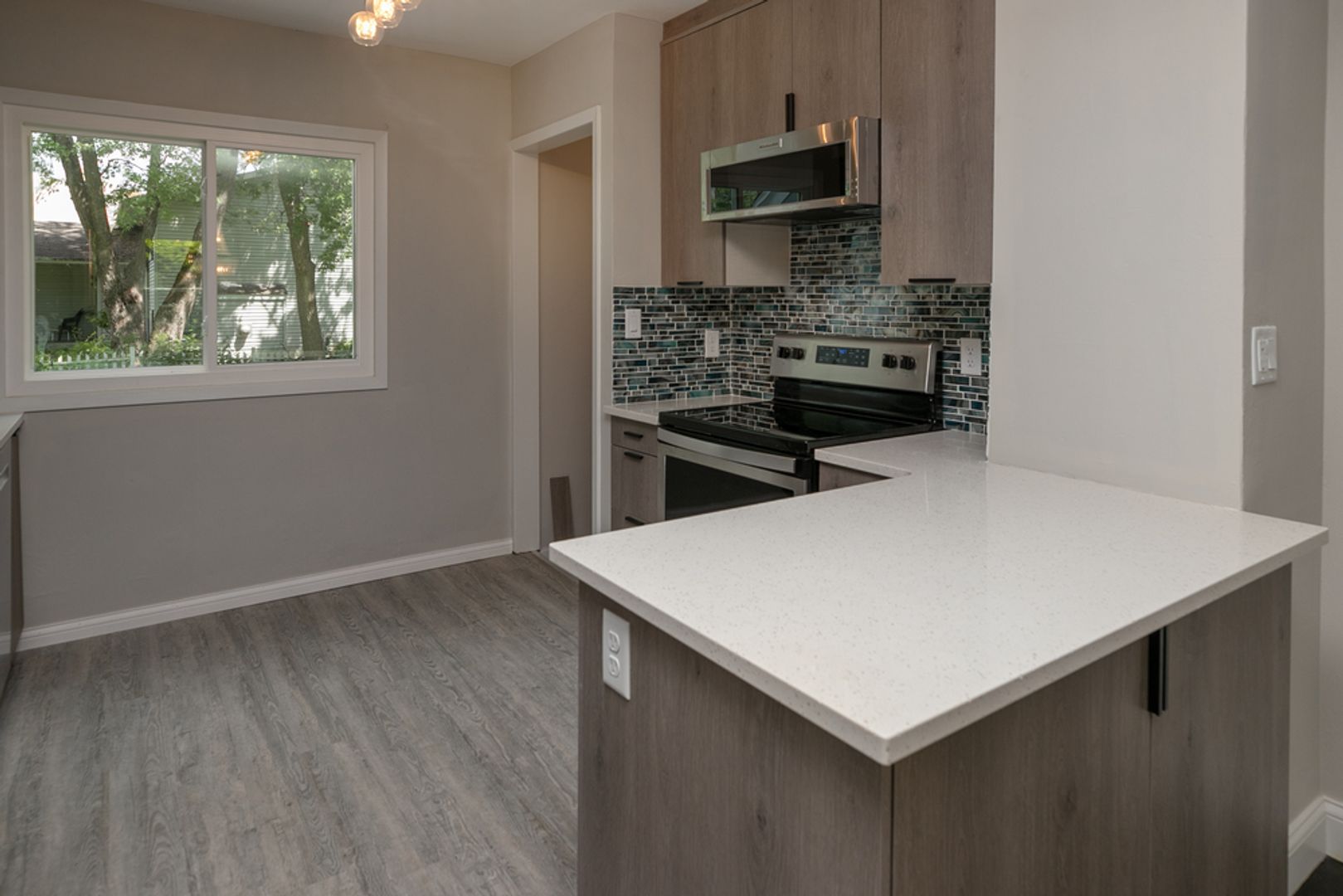8 18th Ave SW 6 of 12