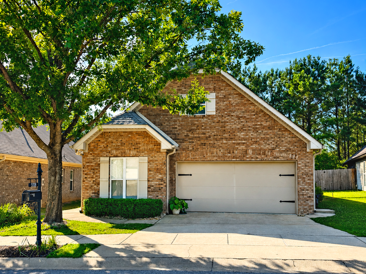 Hoover House: 5209 Cottage Circle