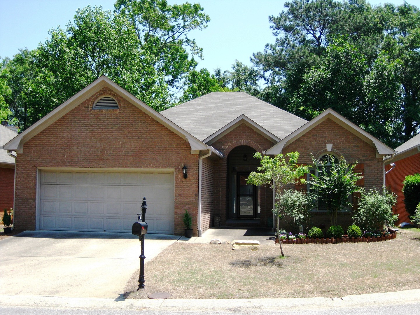 Homewood House: 1205 Ivy Brook Cir
