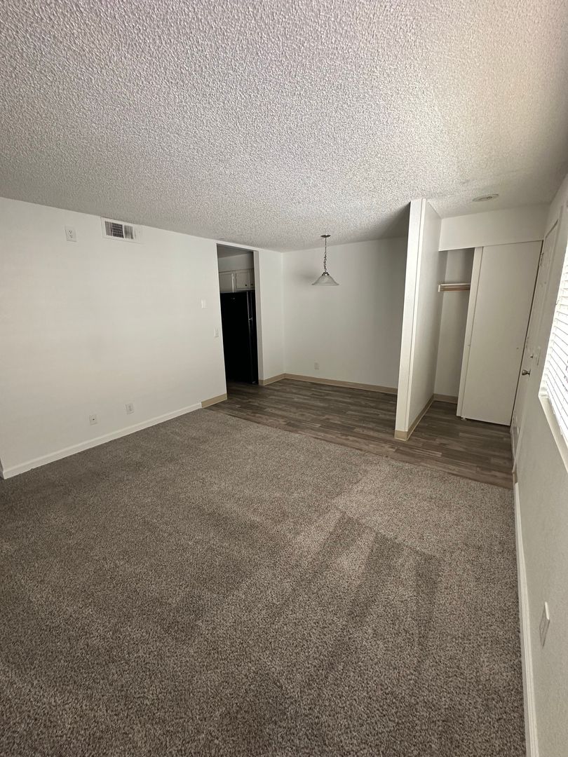 Tucson Apartment: 990 E River Road