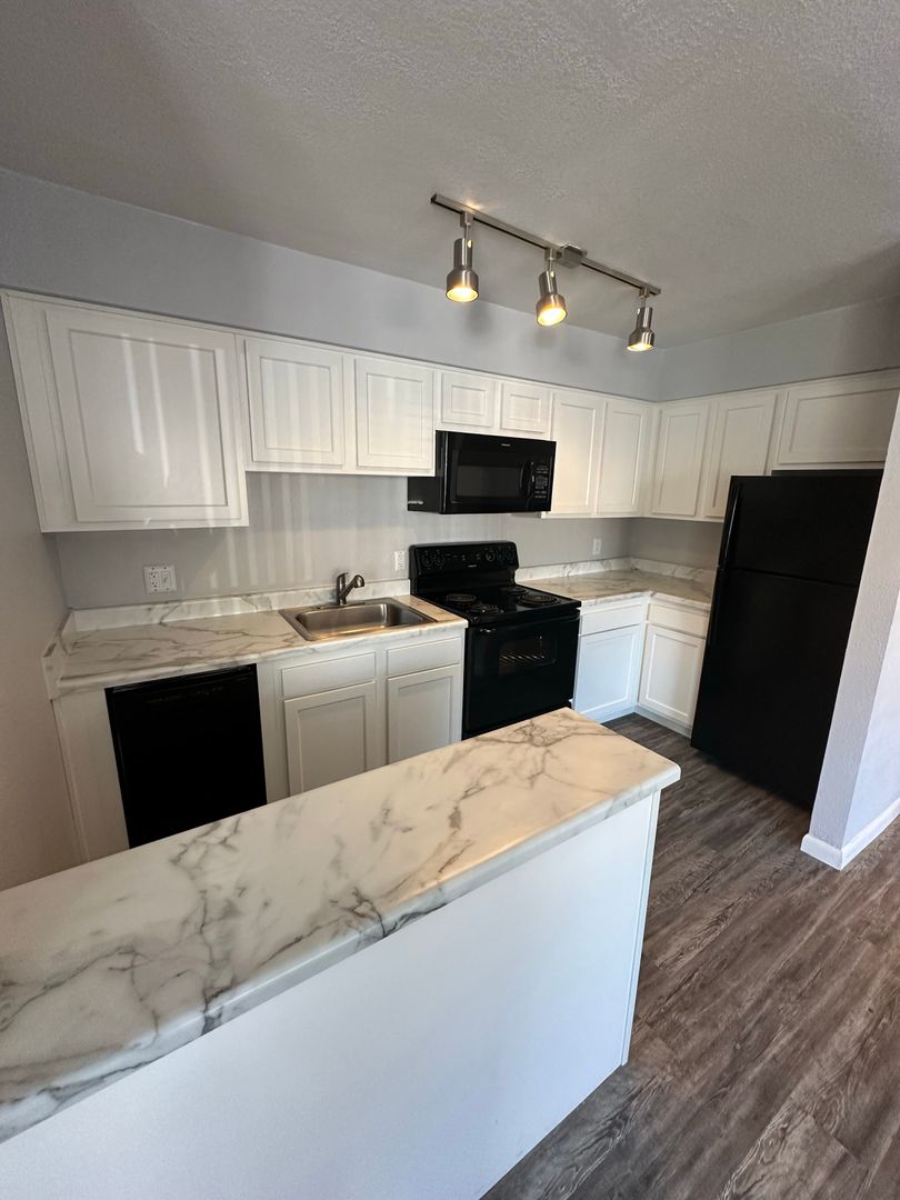 Tucson Apartment: 990 E River Road