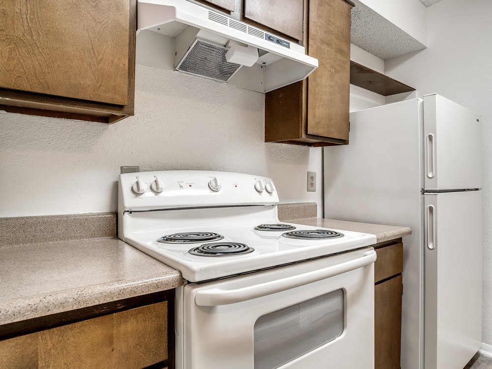 Edmond Apartment: 1900 Kickingbird Rd.