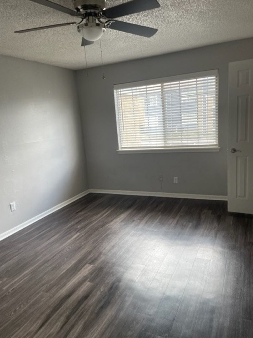 Edmond Apartment: 1900 Kickingbird Rd.