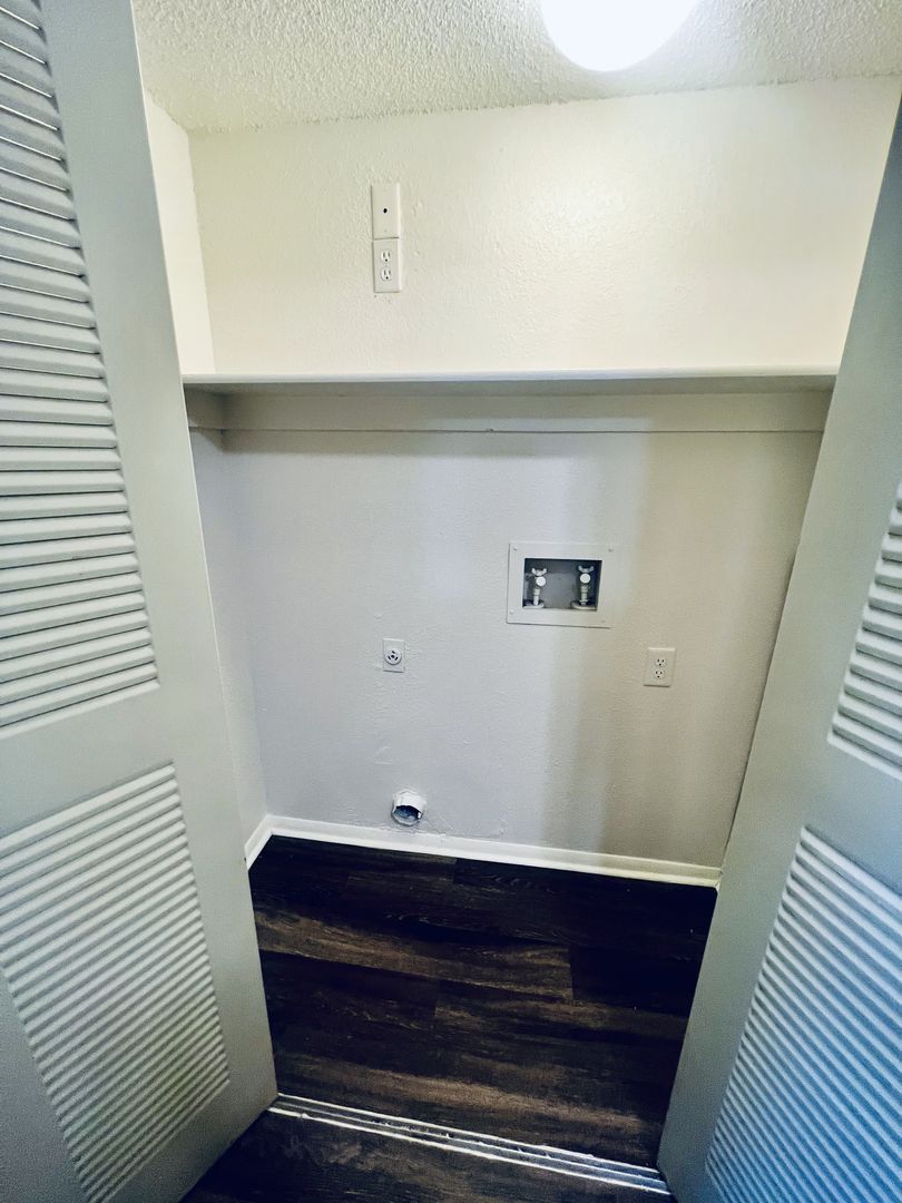 Norman Apartment: 300 36th Ave SW