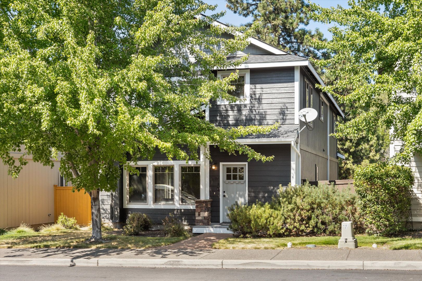 Bend House: 20184 Merriewood Ln