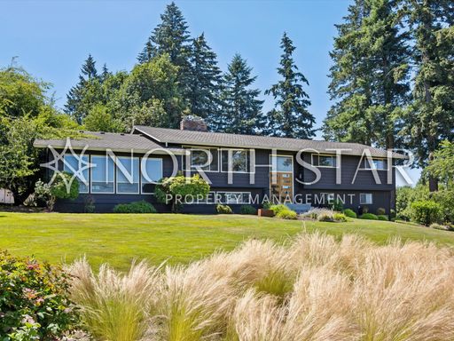 Elevated Northwest Living with Panoramic Views – photo 1