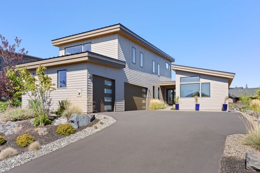 Fully Furnished 4-Bedroom Tetherow Home | Hot Tub + Home Services Included – photo 1