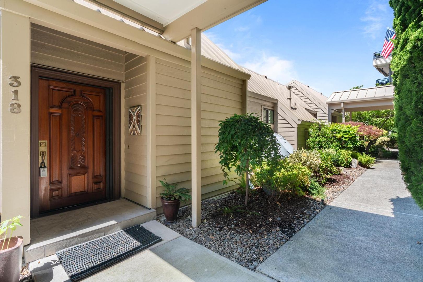 Portland House: 318 SE Spokane St #3