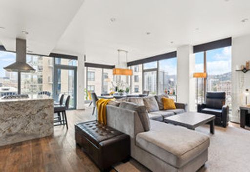 Immaculate Pearl District Luxury with Expansive City & Mountain Views – photo 1