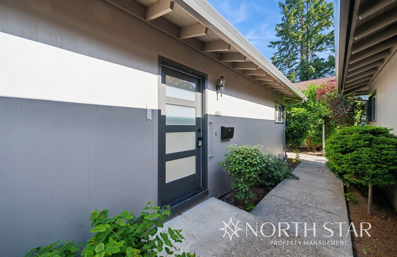 Lake Oswego Apartment: 678-688 3RD St.