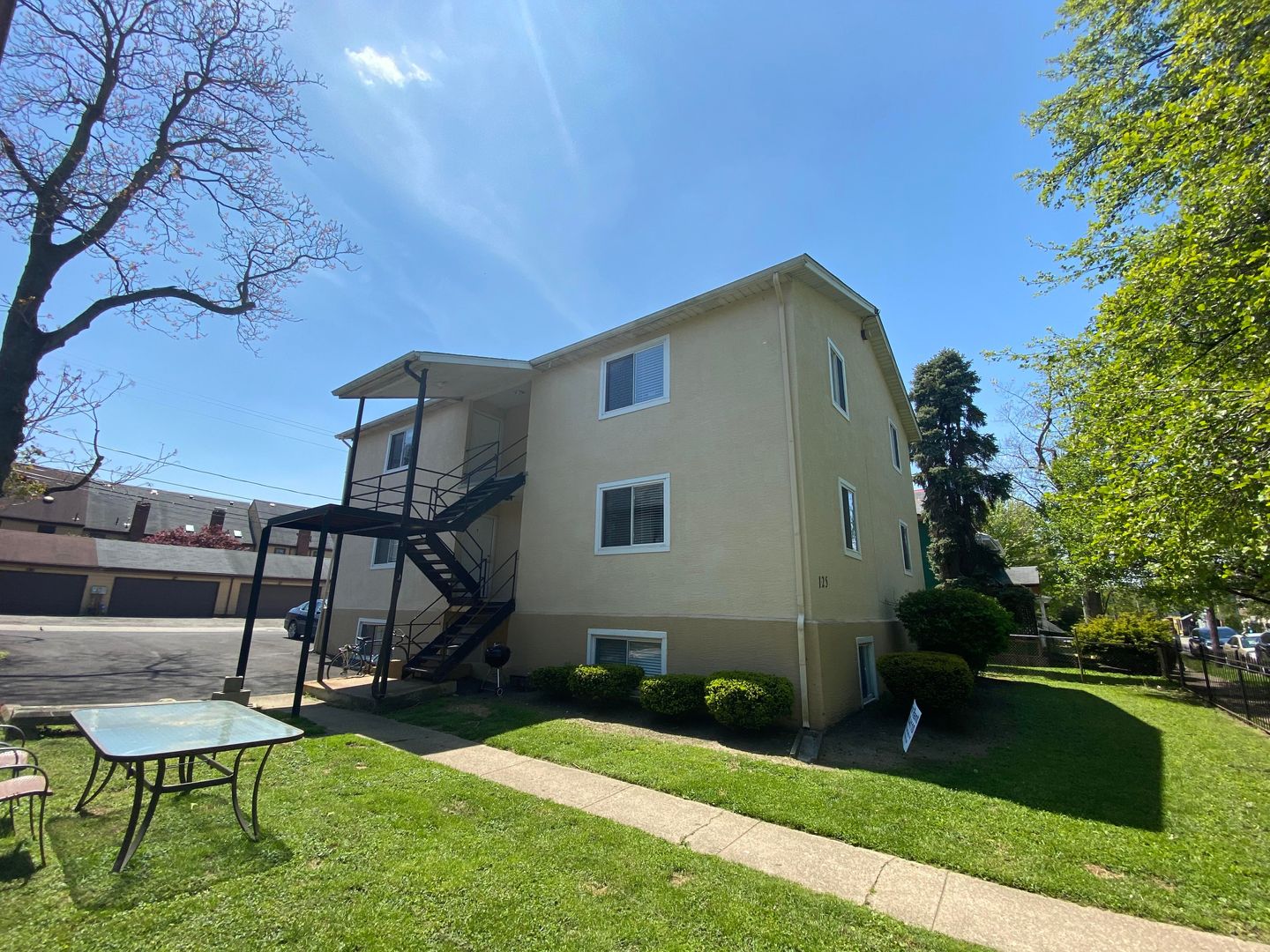 Columbus Apartment: 125 W 2nd Ave