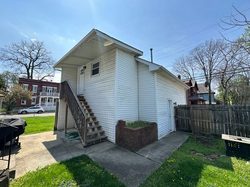 Studio Apartment in the Short North / Victorian Village above a Garage – photo 1
