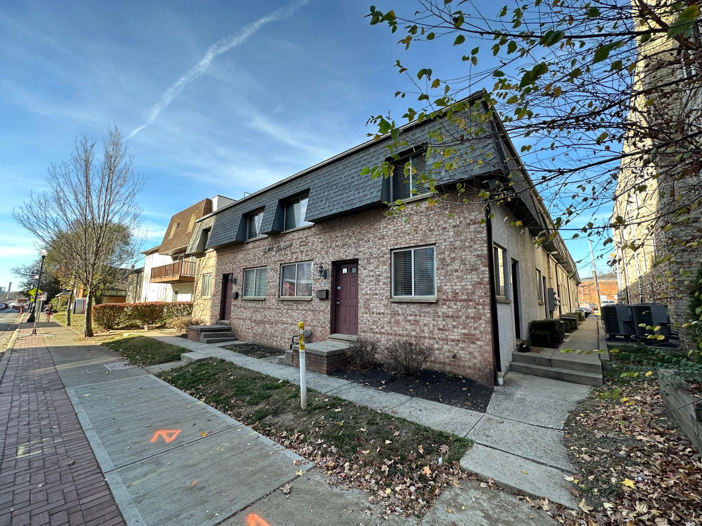 Columbus Apartment: 94 W Lane Ave