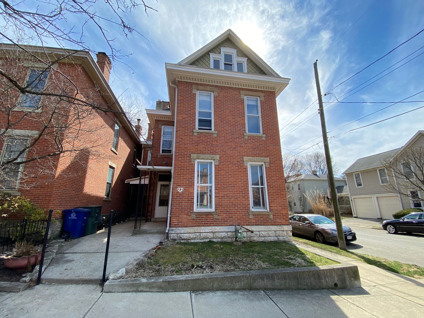 Columbus Apartment: 77 E Lincoln St