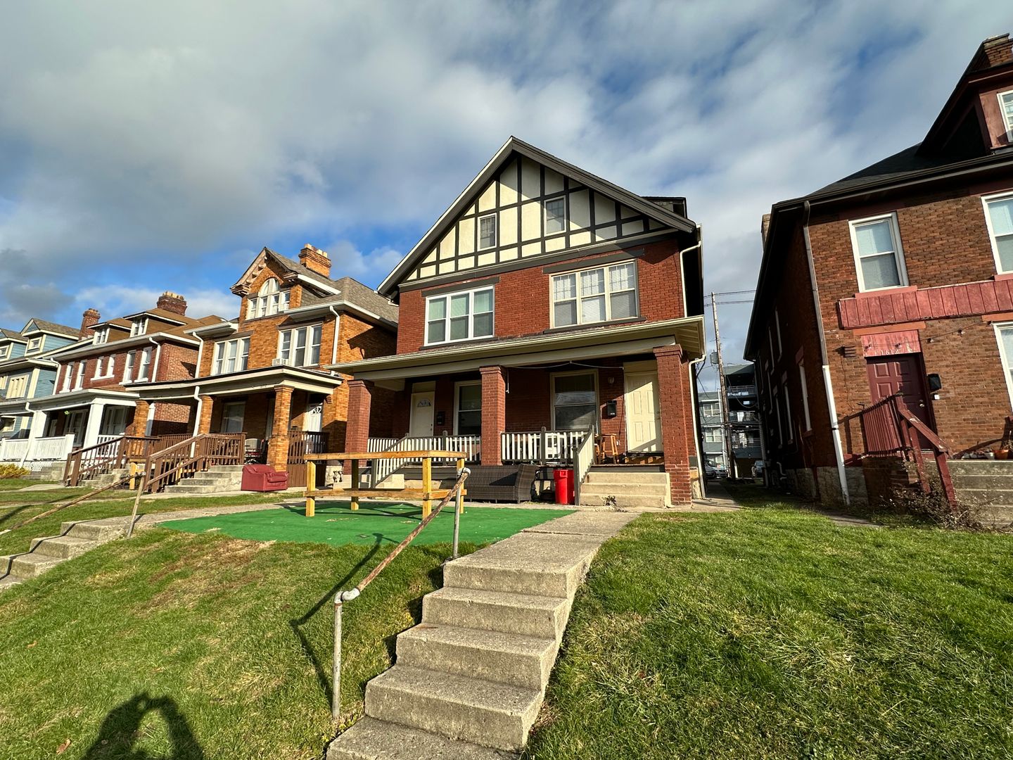 Columbus Apartment: 1616-1618 Summit St